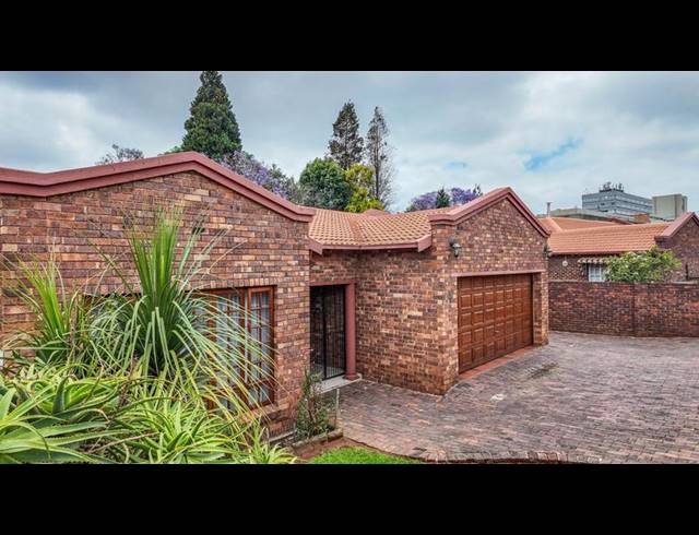 4 BEDROOM HOUSE FOR SALE IN FLORIDA HILLS